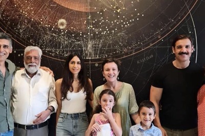 John Abraham Poses With Wife Priya Runchal, Parents in Rare Family Pic Ahead of 2023, Take a Look