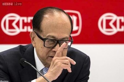 Hong Kong tycoon calls for protests to end after tension over police beating