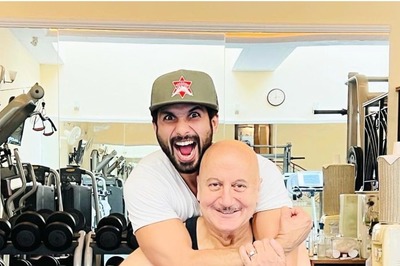 Anupam Kher Runs Into 'Dear Friend' Shahid Kapoor at Delhi Gym, Posts Photo with Haider Actor