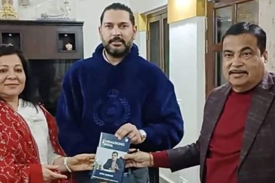 Yuvraj Singh Set for New Innings? 2011 World Cup Hero in Touch With 2 BJP Leaders, May Make Debut from Gurdaspur