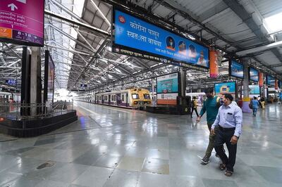 Maharashtra Lockdown Tabled at All-Party Meet, Uddhav Thackeray to Take Final Call Tomorrow; Mumbai Reports 9,327 Cases