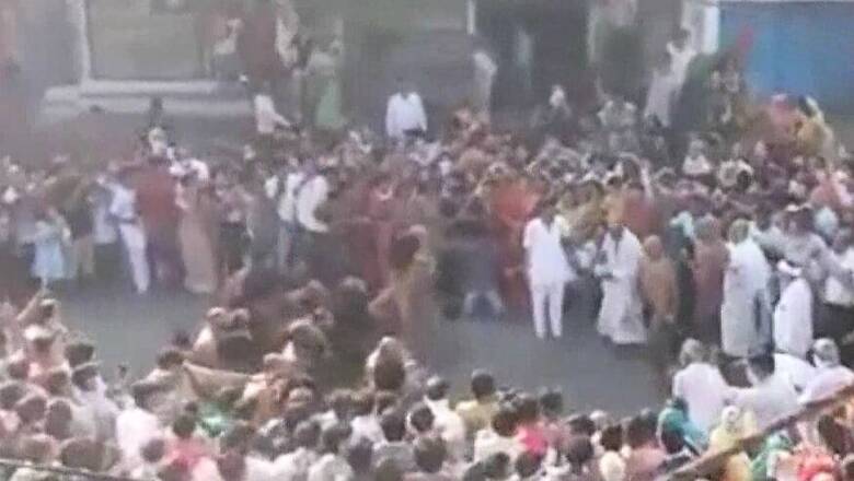 No Masks, Social Distancing Ignored as Crowd Gathers to Greet Jain Monk in MP