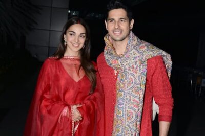 Kiara Advani Twins With Hubby Sidharth Malhotra In FIRST Pics From Her Sasural, Distributes Sweets