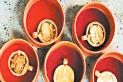 TN Rural Polls: Independent Candidate Who Gave Fake Gold Coins For Votes Loses