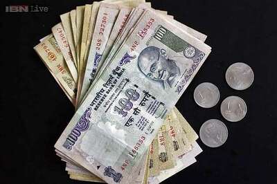 Rupee falls to 1-month low vs US dollar, down 10 paise at 60.28
