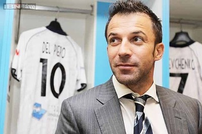 Delhi Dynamos hold del Piero's ISL press conference in a parking lot