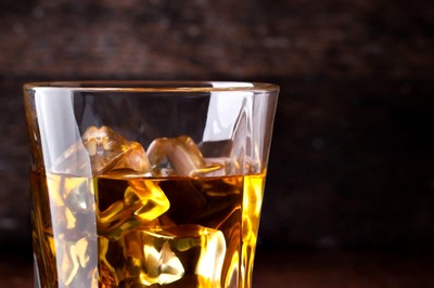 Here’s Why You Should Drink Whiskey On the Rocks