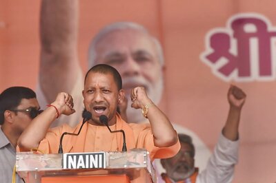Only Gandhi Family Opposing Hoisting of Tricolour at J&K Secretariat, Says Yogi Adityanath