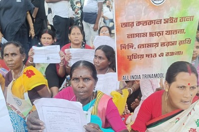 TMC's Indefinite Sit-in Outside Raj Bhavan Enters Third Day, Delegation to Meet Guv in Darjeeling