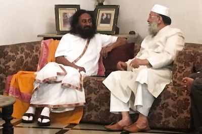 Muslim Community Very Cooperative, Says Sri Sri After Meeting Maulana Expelled by AIMPLB