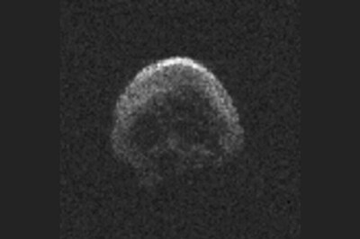 Dead 'Halloween comet' that looks like a skull will pass by Earth tonight
