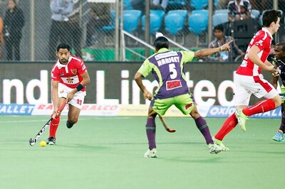 Dabang Mumbai thrash Delhi Waveriders 8-3 to stay alive in HIL