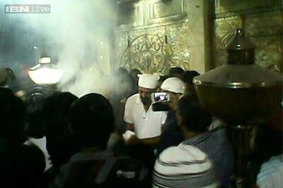 Sanjay Dutt prays at temple, dargah for his wife Maanyata's recovery