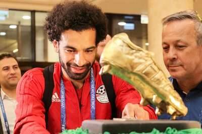 Chechen Fans Bring Smile to Mohamed Salah's Face with 100kg Cake