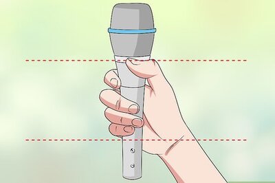 How to Hold a Microphone