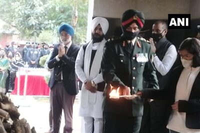 IAF Helicopter Crash: Daughter of Lt Col Harjinder Singh Performs Last Rites; Rajnath Singh Pays Tribute