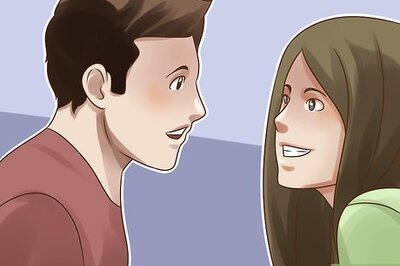 How to Know if a Girl Likes You (20s+)