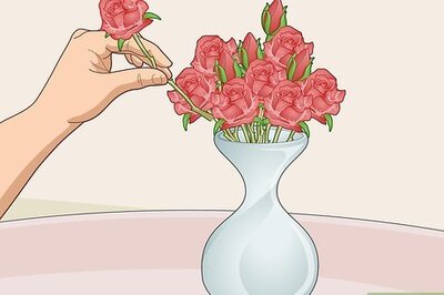 How to Arrange Flowers in a Vase