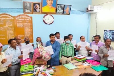 In Bengal, 11 Primary School Teachers Receive Appointment Letters After 25 Years