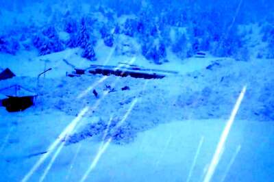 Avalanches Kill 10 in Mountainous Area Near Iran's Capital