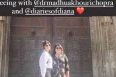 Priyanka Chopra Goes Sightseeing with Her Mother and Dog Diana; See Pic
