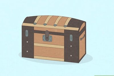 How to Determine the Value of an Antique Trunk