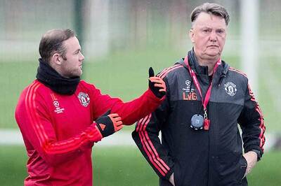 In-form Wayne Rooney seeks to keep heat off Louis van Gaal