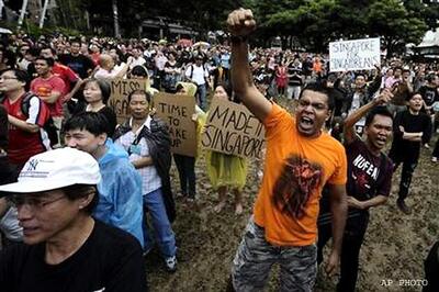 Singapore: Protesters demand limitation of immigration