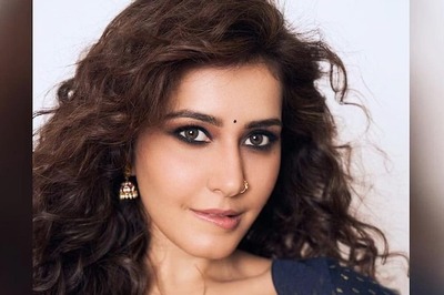 Raashi Khanna Looks Incredible In An Emerald Green Silk Saree, Take A Look