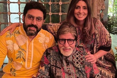 Amitabh Bachchan Decks Up For Birthday Dinner With Abhishek Bachchan, Shweta Bachchan; See Pics