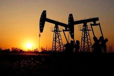 Oil Edges Lower As U.S. Producers, Refiners Avoid Worst Of Storm