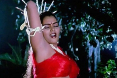 Silk Smitha Birth Anniversary: Did You Know the Queen Of Sensuality Started Her Career as a Touch-up Artist?