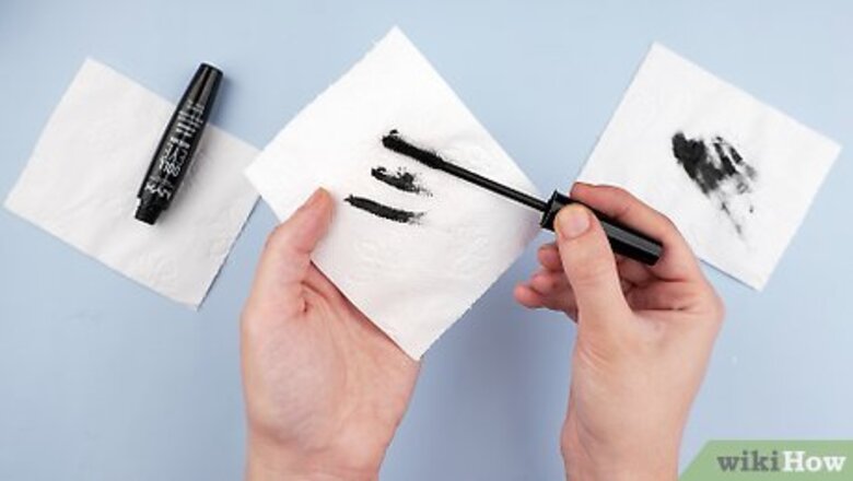 How to Clean a Mascara Brush