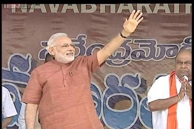 Narendra Modi appeals to non-Cong parties to come together, woos TDP