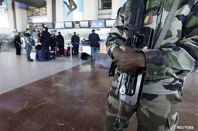 Mali Islamists counter attack, threaten France