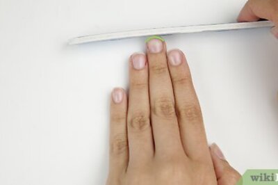 How to Apply Glitter on Nail Polish