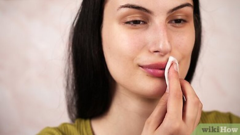 How to Take Lipstick Off