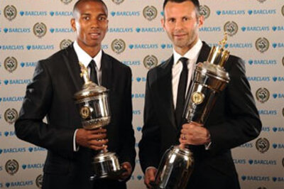 Ryan Giggs out of action for four weeks