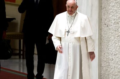 Pope Francis Calls For Guns to 'Fall Silent' in Ukraine