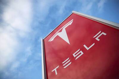 Tesla CFO Deepak Ahuja Leaves as Automaker Promises Profits and Cheaper Cars