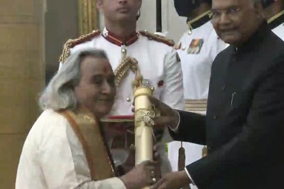 President Kovind Presents 14 Padma Vibhushan: Classical Singer Pandit Channulal Mishra Receives 2020 Award