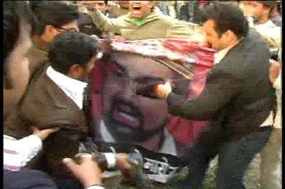 Mirwaiz Umer attacked by BJP activists