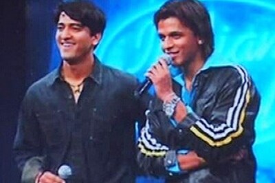 On a song: Abhijeet Sawant joins Shiv Sena