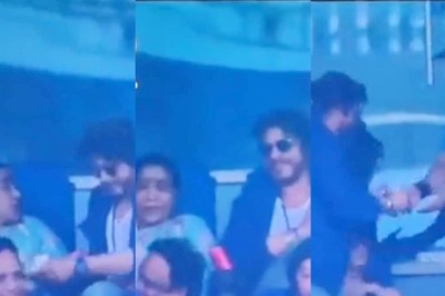 IND Vs AUS: SRK Wins Netizens Over After He Helps Asha Bhosle With Her Cup, Fans Say 'Badshah Hai Woh'