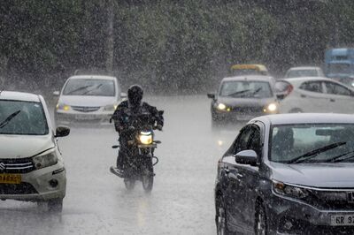 IMD Predicts Light Rain Delhi, AQI Remains 'Moderate'