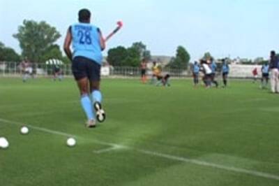 Hockey players to protest 'step-motherly treatment'