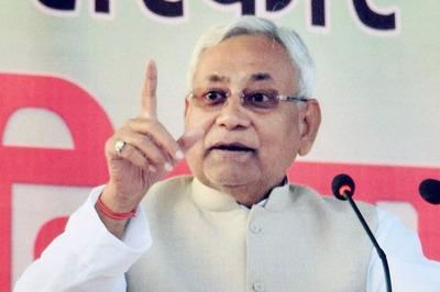 In Veiled Attack at Nitish, Union Minister Shares Video Showing Dog Fighting 2 Lions