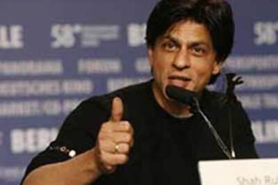 Shah Rukh slams Slumdog Millionaire critics