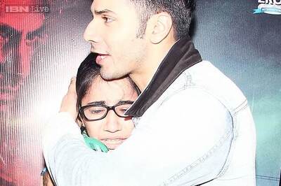 Photo of the day: Fan gets emotional on meeting 'Badlapur' star Varun Dhawan