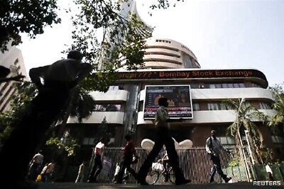 Sensex, Nifty end flat; IT drags, metals & oil stocks up